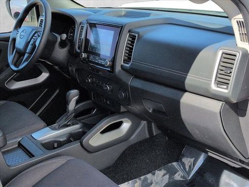 Used 2024 Nissan Frontier SV image 21