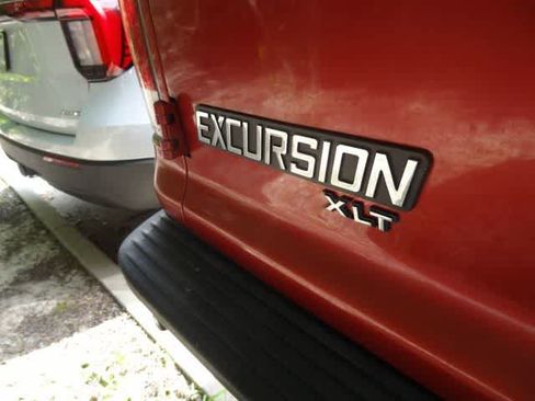 Used 2004 Ford Excursion XLT AWD/4WD image 12