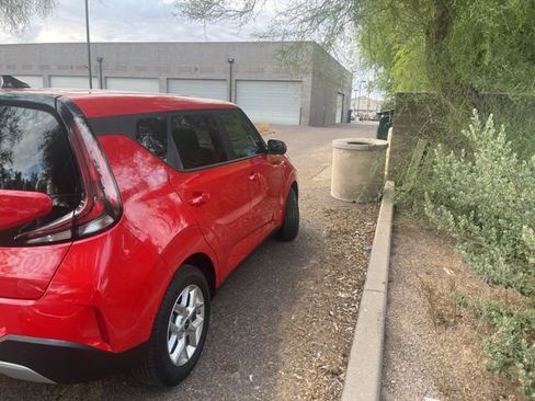 Used 2024 Kia Soul LX w/ Option Group 015 FWD image 4