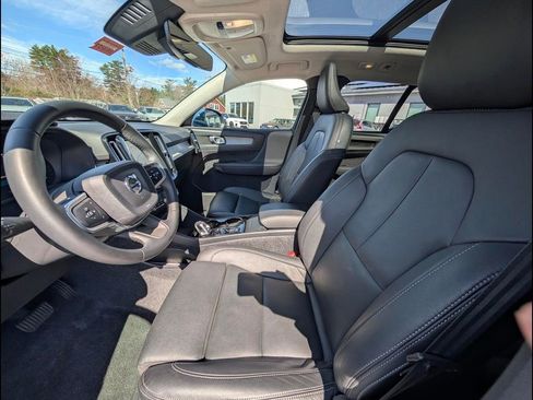 Certified 2025 Volvo XC40 B5 Plus AWD/4WD image 11