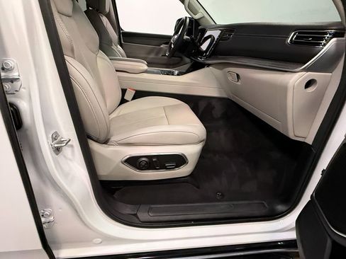 Used 2024 Jeep Wagoneer L Series II w/ Flexible Seating Group AWD/4WD image 63
