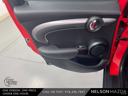 Used 2022 MINI Cooper 4-Door Hardtop image 37