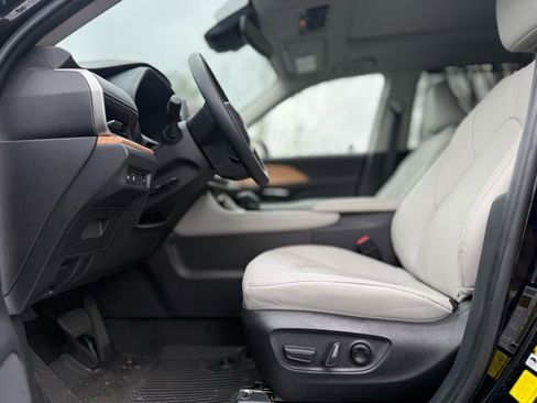Certified 2025 Toyota Grand Highlander AWD image 12