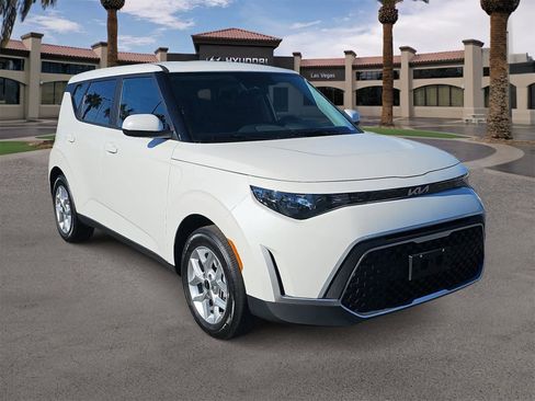 Used 2025 Kia Soul S image 2