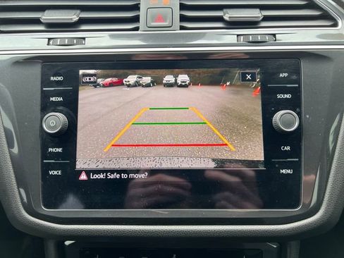 Used 2022 Volkswagen Tiguan SE FWD image 24
