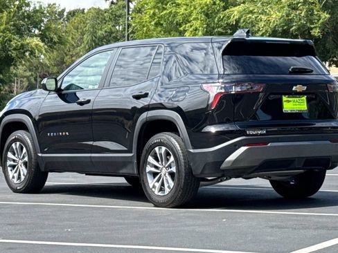 Used 2026 Chevrolet Equinox LT w/ LPO, Floor Liner Package FWD image 3