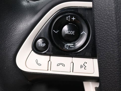 Used 2018 Toyota Prius Three image 18