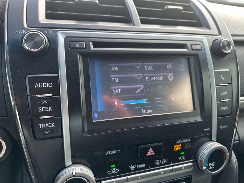 Used 2012 Toyota Camry SE w/ Leather Pkg FWD image 16