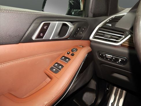 Used 2020 BMW X5 xDrive40i w/ M Sport Package image 22