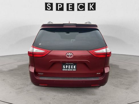 Used 2019 Toyota Sienna XLE w/ XLE Navigation Package FWD image 4