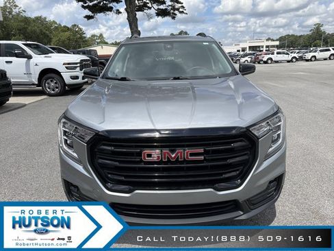 Used 2023 GMC Terrain SLT w/ Elevation Edition FWD image 3