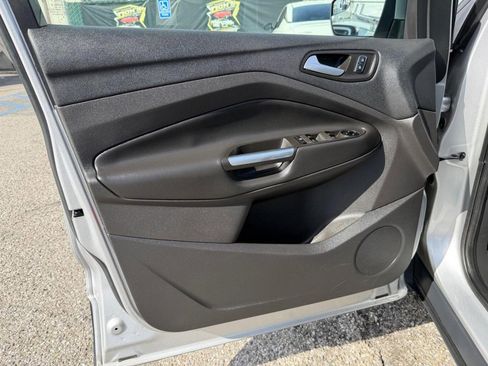 Used 2016 Ford Escape SE image 17