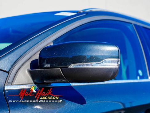 Used 2016 Volvo XC60 T5 Premier w/ Proximity Package image 3