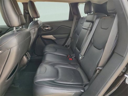 Certified 2018 Jeep Cherokee Limited w/ Technology Group image 31