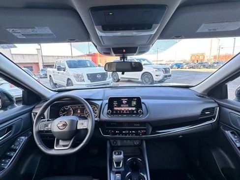 Certified 2025 Nissan Rogue SV image 32