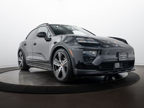 Certified 2025 Porsche Macan 4S Electric AWD/4WD image 9