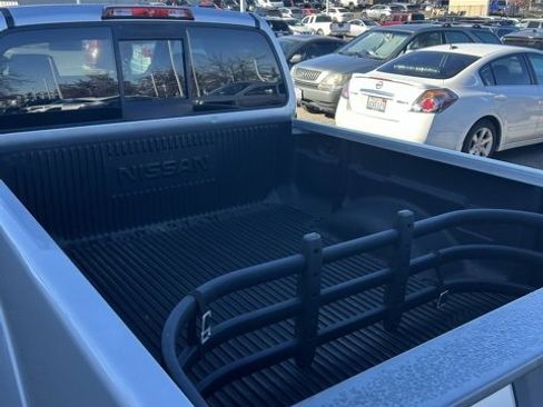 Used 2017 Nissan Frontier SV image 5