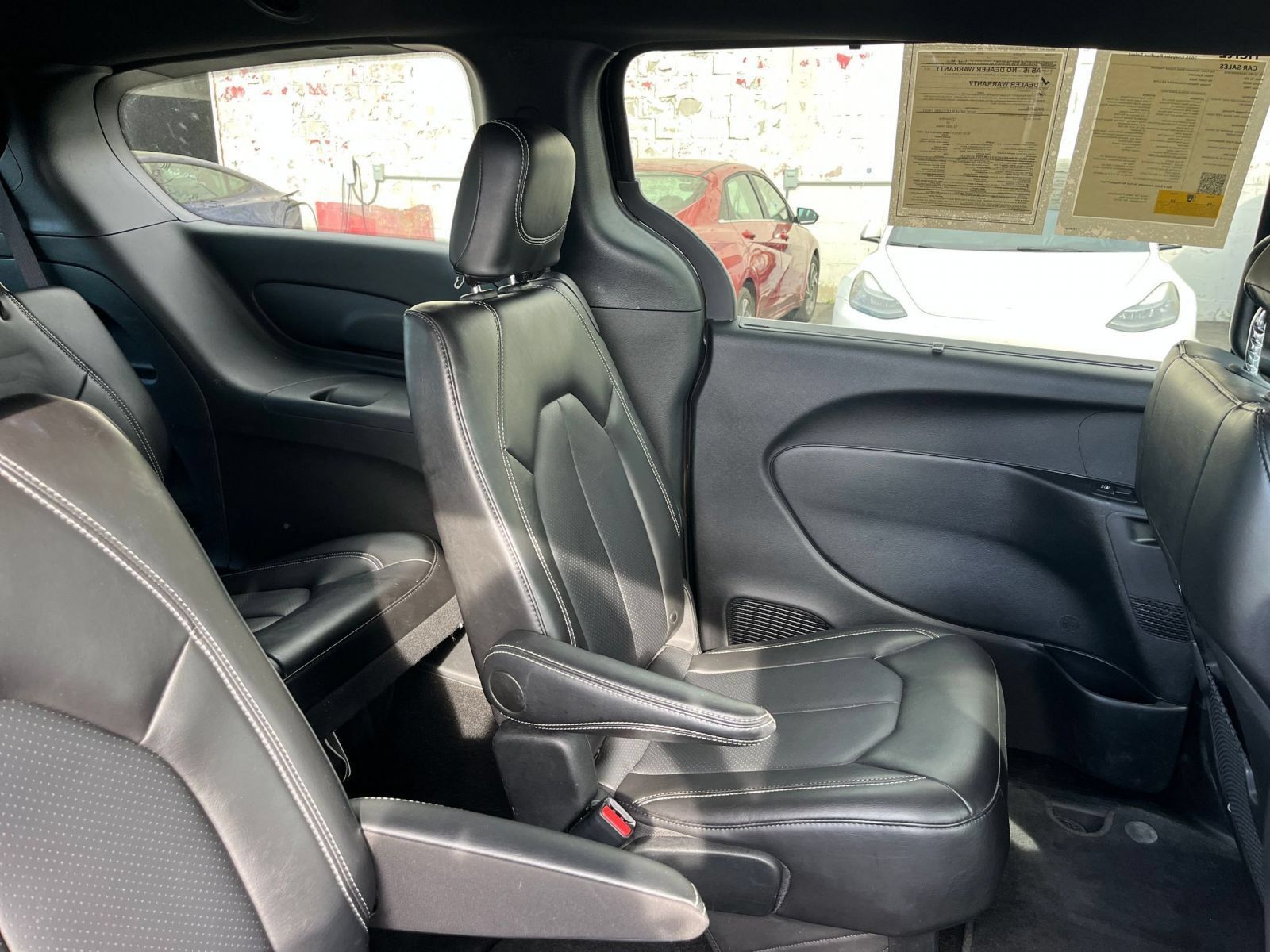Used 2025 Chrysler Pacifica Select FWD image 39
