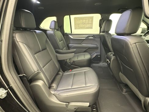 Used 2025 GMC Acadia Elevation w/ Elevation Premium Package AWD/4WD image 28