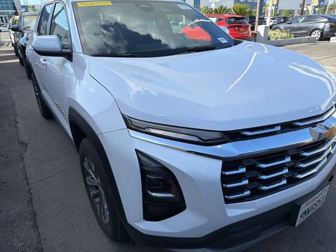 Used 2025 Chevrolet Equinox LT FWD image 6
