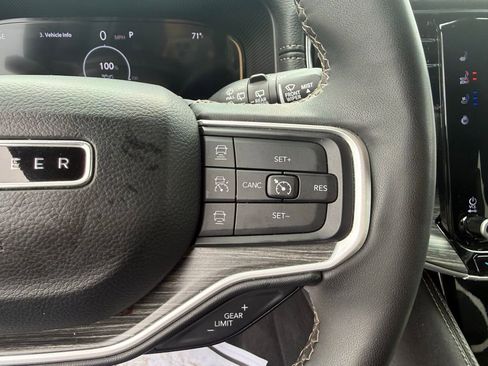 Used 2024 Jeep Wagoneer Series II w/ Flexible Seating Group image 34