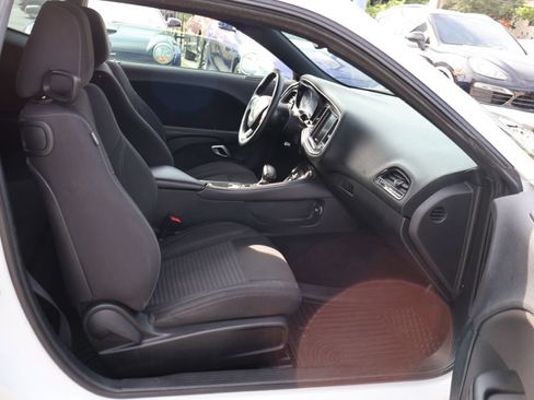 Used 2016 Dodge Challenger SXT RWD image 40