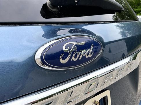 Used 2018 Ford Explorer XLT w/ Equipment Group 202A AWD/4WD image 33