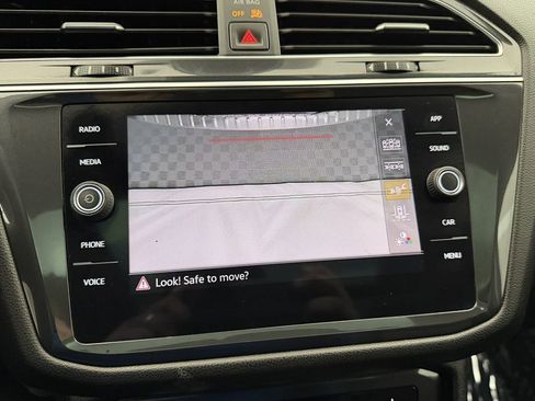 Used 2022 Volkswagen Tiguan SE image 21