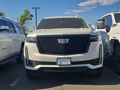 Used 2022 Cadillac Escalade ESV Sport w/ Touring Package AWD/4WD image 2