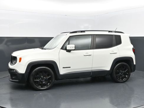 Used 2017 Jeep Renegade Altitude FWD image 5