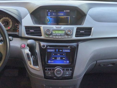 Used 2016 Honda Odyssey SE image 13