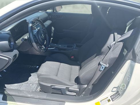 Used 2023 Toyota GR86 RWD image 9