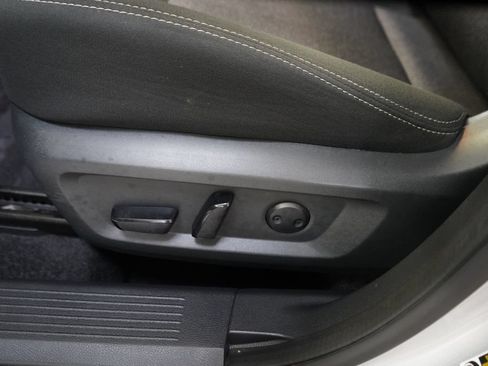Used 2025 Nissan Rogue SV FWD image 15