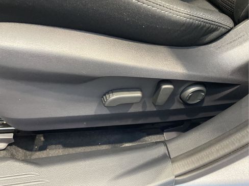 Used 2025 Subaru Outback Premium image 19