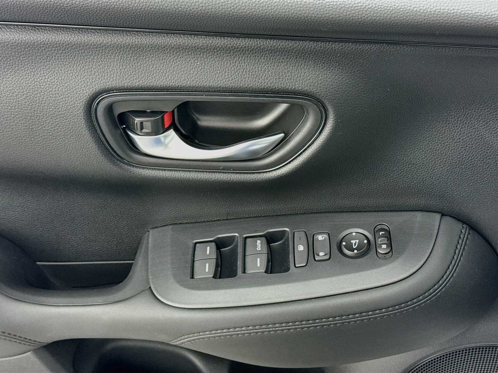 Used 2027 Honda HR-V LX image 17