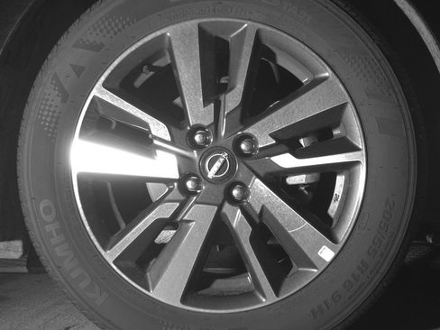 Used 2025 Nissan Versa SV image 13