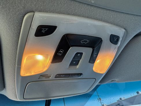 Used 2012 Toyota Sienna XLE image 32