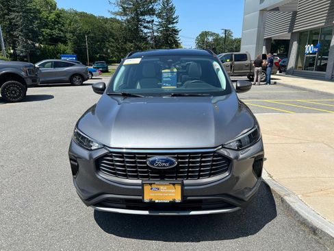 Used 2023 Ford Escape Active w/ Tech Pack #1 AWD/4WD image 2