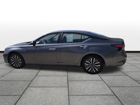 Used 2025 Nissan Altima 2.5 SV FWD image 8
