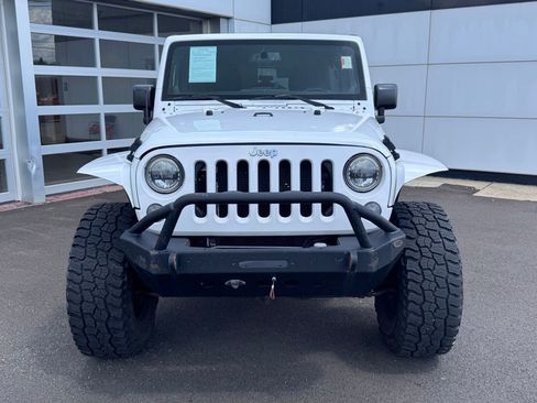 Used 2014 Jeep Wrangler Unlimited Sahara w/ Connectivity Group AWD/4WD image 8