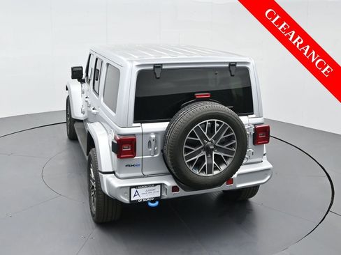 Used 2022 Jeep Wrangler Unlimited Sahara AWD/4WD image 65
