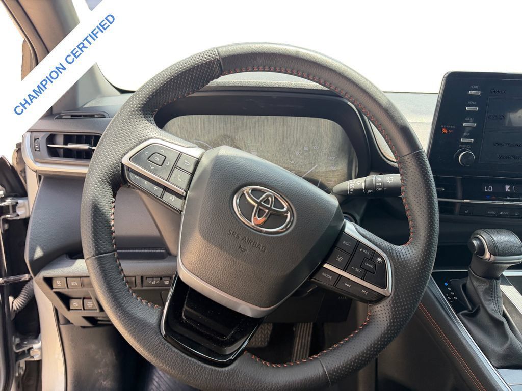 Used 2023 Toyota Sienna XSE FWD image 13