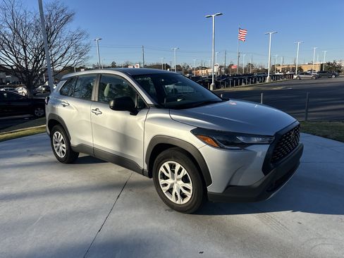 Certified 2023 Toyota Corolla Cross L image 2