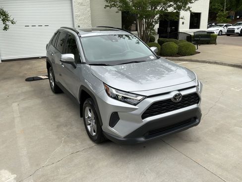 Used 2025 Toyota RAV4 XLE w/ Convenience Package FWD image 2