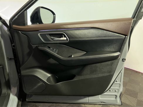 Certified 2021 Nissan Rogue Platinum image 31