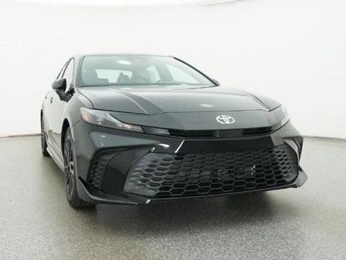 New 2026 Toyota Camry Hybrid FWD image 29