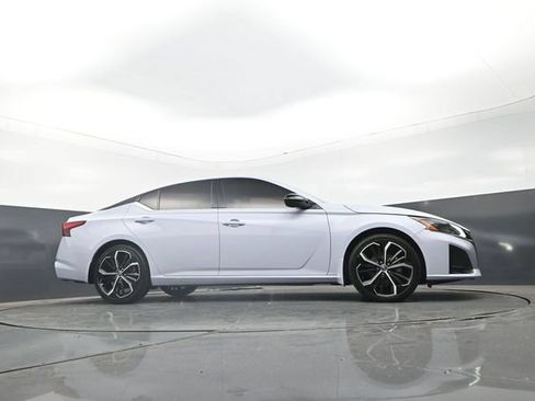 Used 2023 Nissan Altima 2.5 SR FWD image 28
