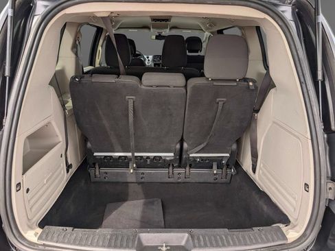 Used 2019 Dodge Grand Caravan SE w/ UConnect Hands-Free Group FWD image 11