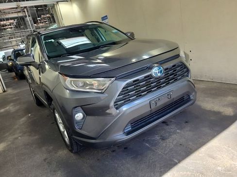 Used 2020 Toyota RAV4 XLE AWD/4WD image 1