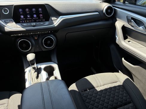 Used 2022 Chevrolet Blazer LT FWD image 19
